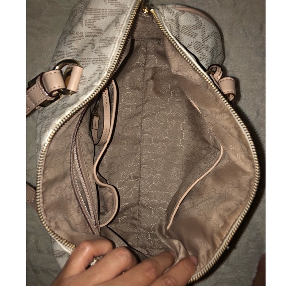 ✨Michael Kors Purse✨ - Picture 5 of 5